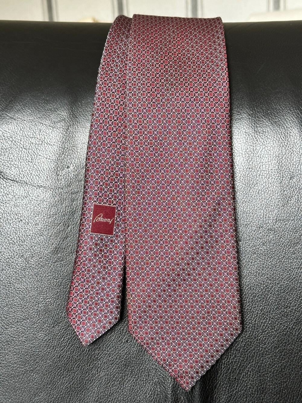 Brioni Mens Silk Tie Burgundy Textured Medallion Made In Italy Classic Office